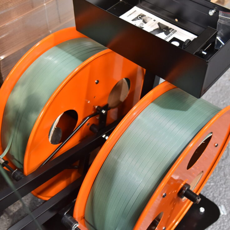 Double pallet strapping machine